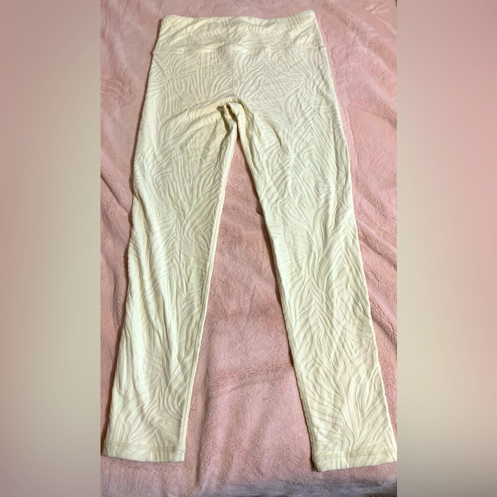 Mono B Off white textured leggings. Perfect for pure barre, Pilates & more